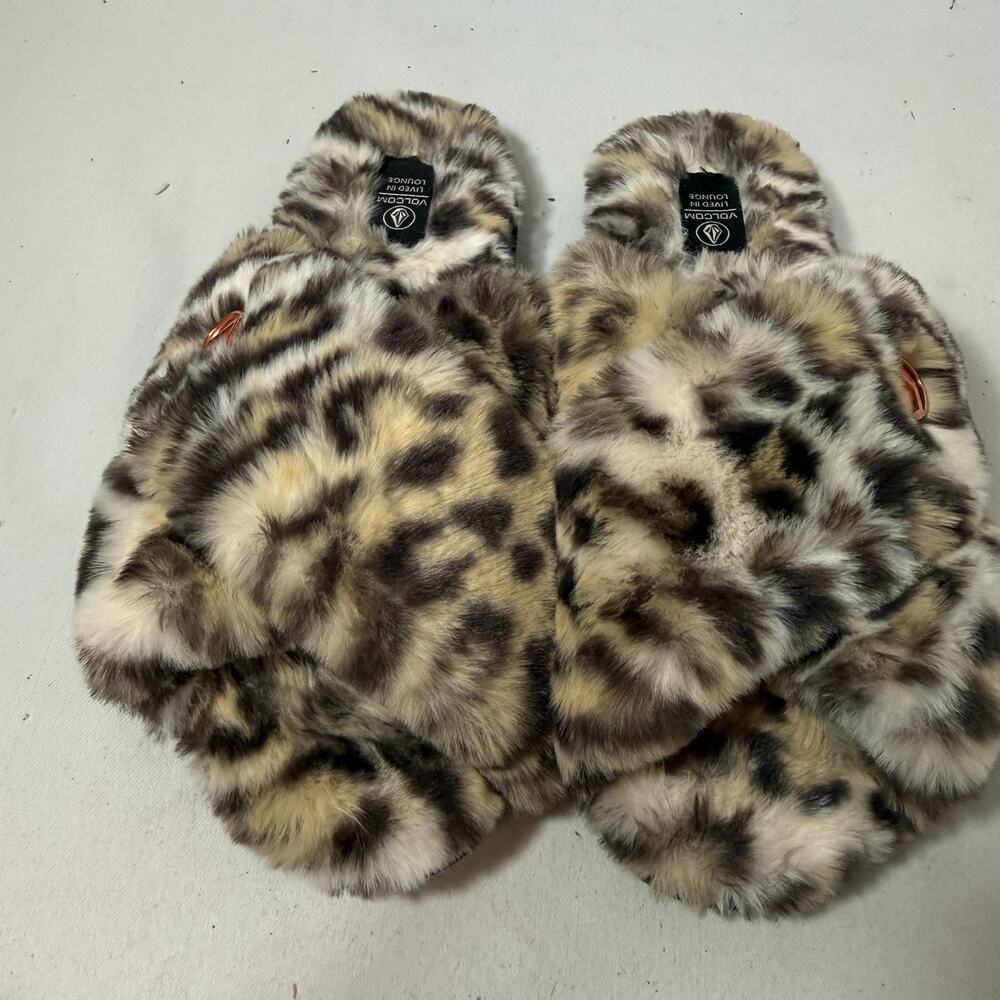 Volcom Lived in Lounge Womens Sz 7-7.5 Leopard Faux Fur Cross Strap Slippers